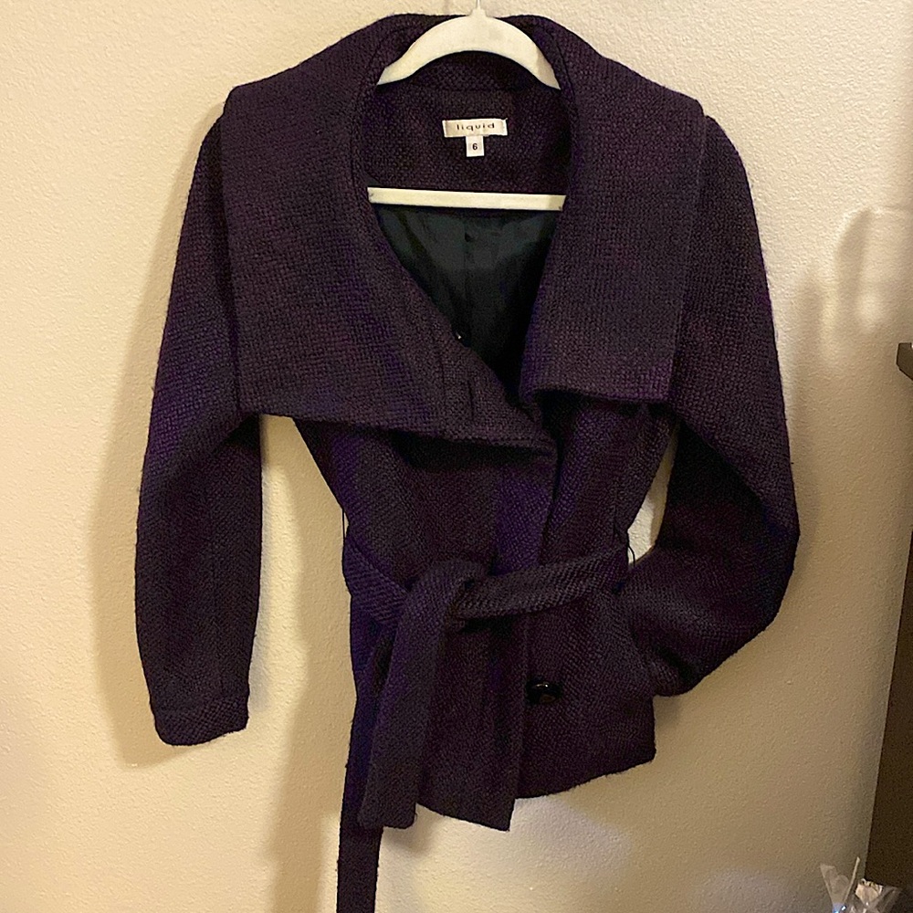 Jacket with belt & 3 hidden buttons, 2 pockets, and a wide collar, very stylish